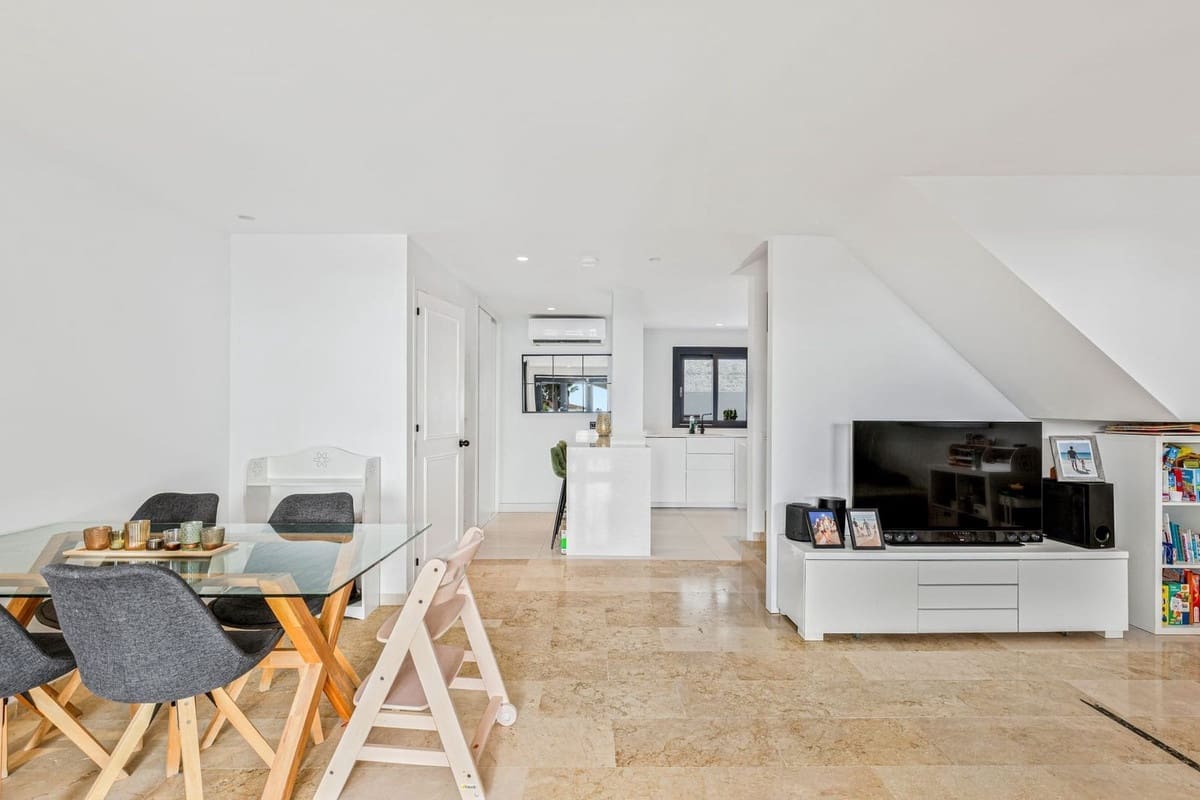 3 sypialnia Dom na sprzedaż w La Duquesa / Puerto de la Duquesa z basenem - 395 000 € (Ref: 9332691)