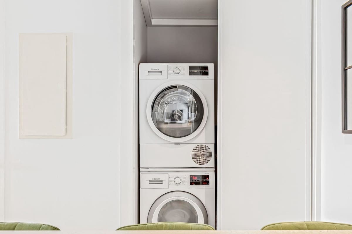 3 sypialnia Dom na sprzedaż w La Duquesa / Puerto de la Duquesa z basenem - 395 000 € (Ref: 9332691)