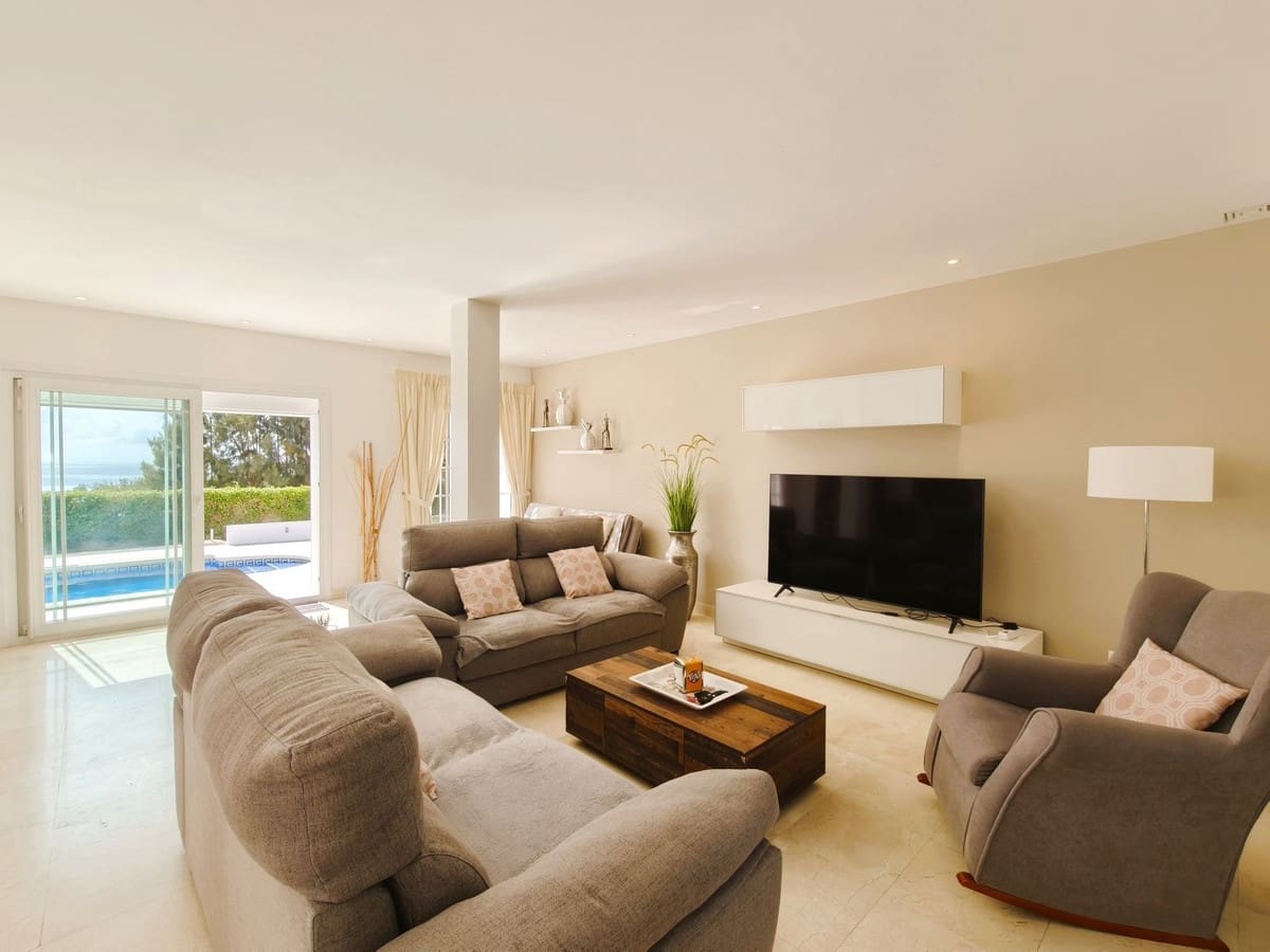 3 soveværelse Villa til salg i Torreguadiaro med swimmingpool garage - € 750.000 (Ref: 9335522)