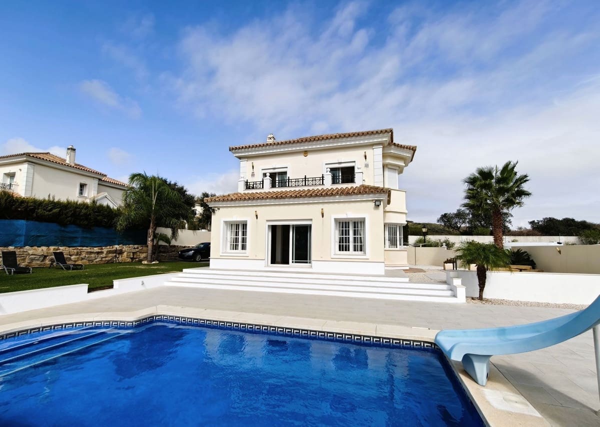 3 soveværelse Villa til salg i Torreguadiaro med swimmingpool garage - € 750.000 (Ref: 9335522)