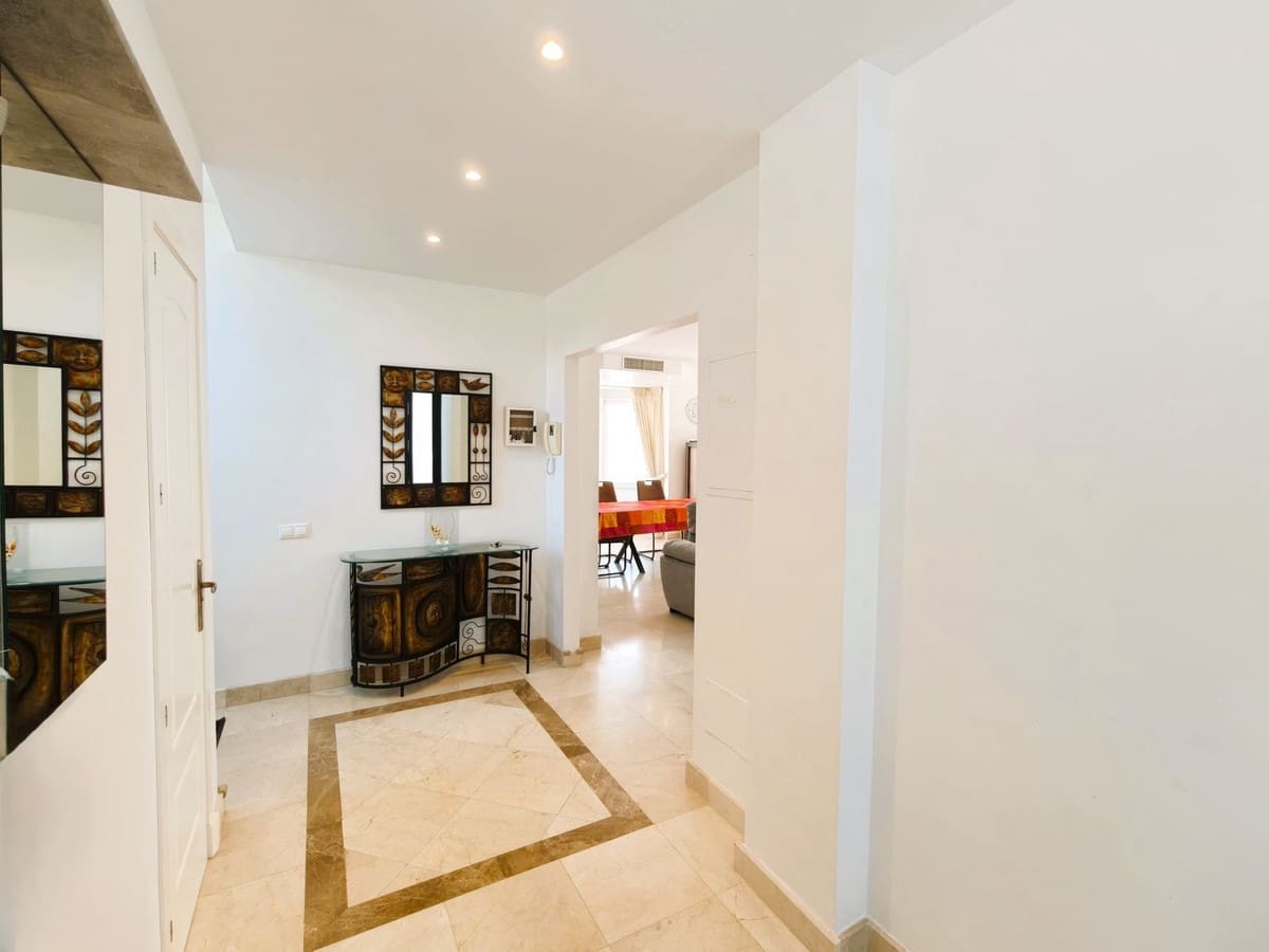 3 soveværelse Villa til salg i Torreguadiaro med swimmingpool garage - € 750.000 (Ref: 9335522)