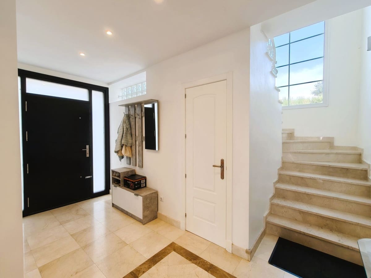 3 soveværelse Villa til salg i Torreguadiaro med swimmingpool garage - € 750.000 (Ref: 9335522)