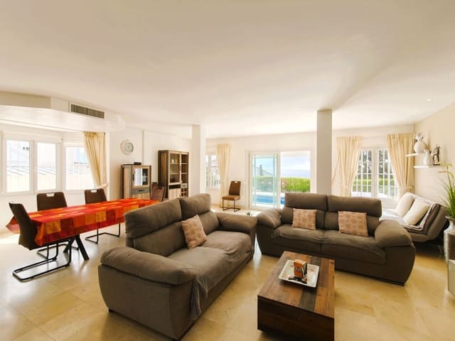 3 slaapkamer Villa te koop in Torreguadiaro, San Roque met zwembad garage - € 750.000 (Ref: 9335522)