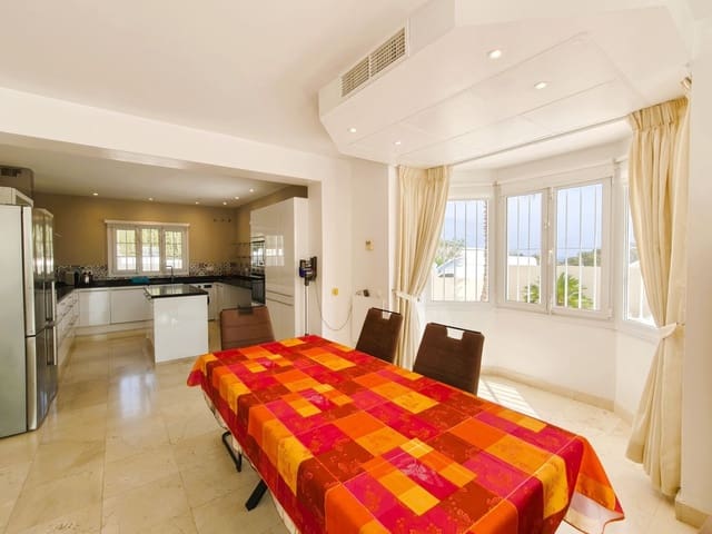 3 slaapkamer Villa te koop in Torreguadiaro, San Roque met zwembad garage - € 750.000 (Ref: 9335522)