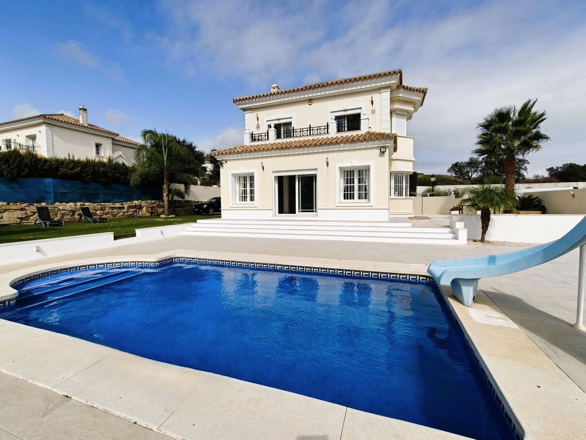 3 soveværelse Villa til salg i Torreguadiaro med swimmingpool garage - € 750.000 (Ref: 9335522)