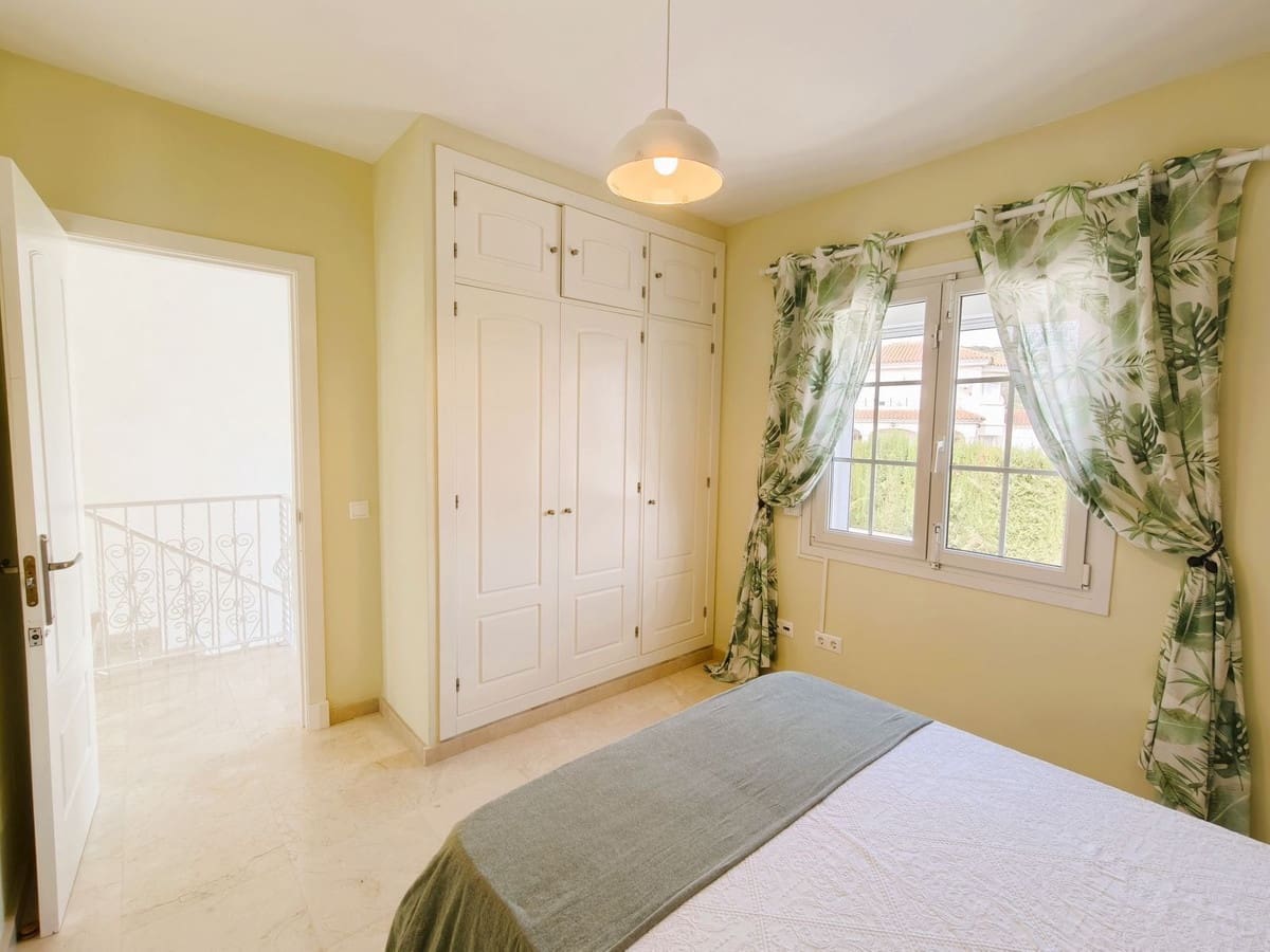 3 soveværelse Villa til salg i Torreguadiaro med swimmingpool garage - € 750.000 (Ref: 9335522)