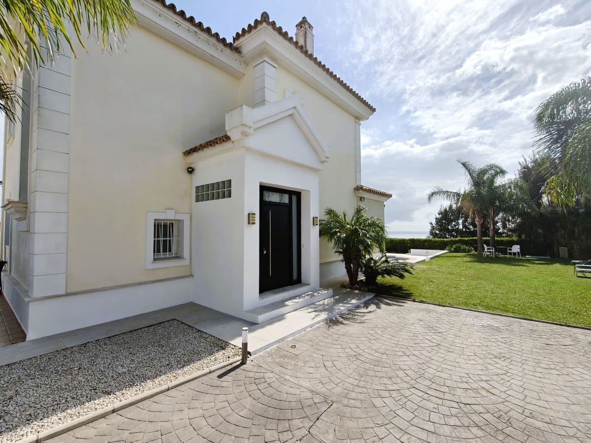 3 soveværelse Villa til salg i Torreguadiaro med swimmingpool garage - € 750.000 (Ref: 9335522)