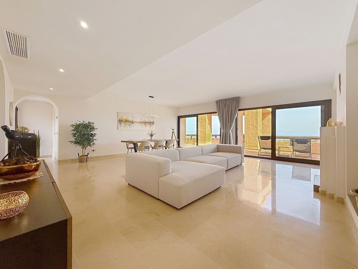 3 bedroom Penthouse for sale in La Duquesa / Puerto de la Duquesa with pool garage - € 510,000 (Ref: 9343511)