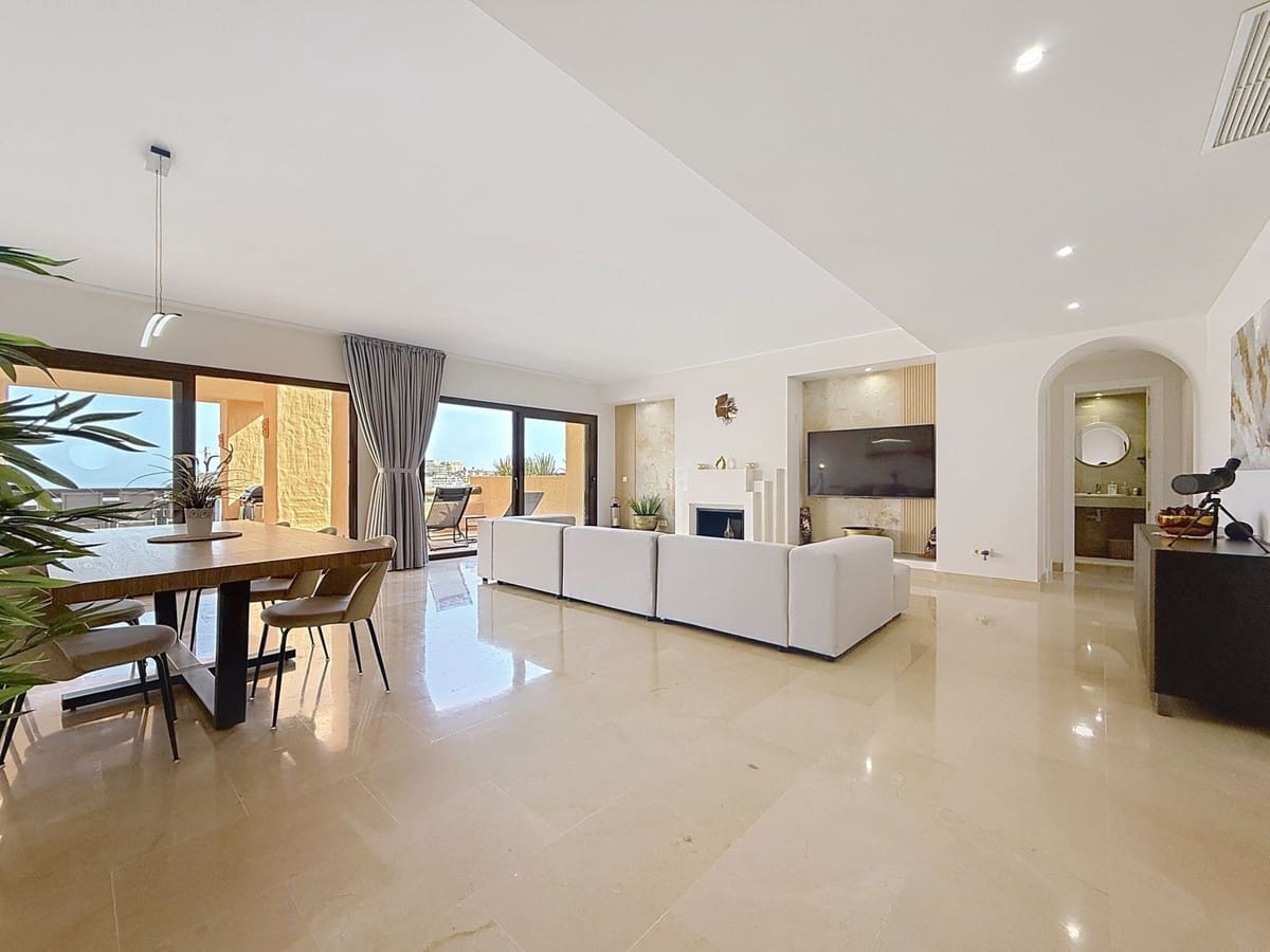 3 bedroom Penthouse for sale in La Duquesa / Puerto de la Duquesa with pool garage - € 510,000 (Ref: 9343511)