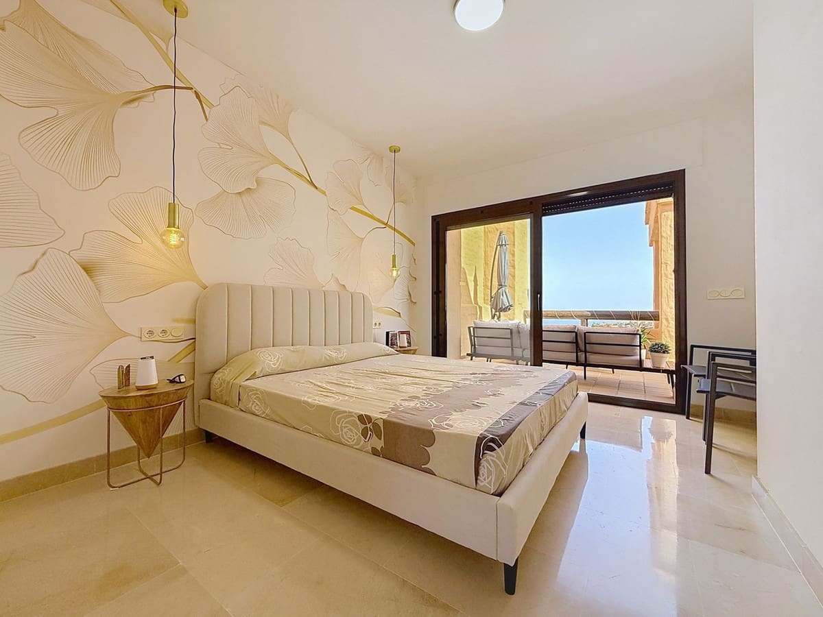 3 bedroom Penthouse for sale in La Duquesa / Puerto de la Duquesa with pool garage - € 510,000 (Ref: 9343511)