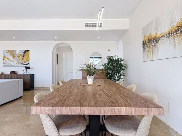 Ático de 3 habitaciones en La Duquesa / Puerto de la Duquesa, Manilva en venta con piscina garaje - 510.000 € (Ref: 9343511)