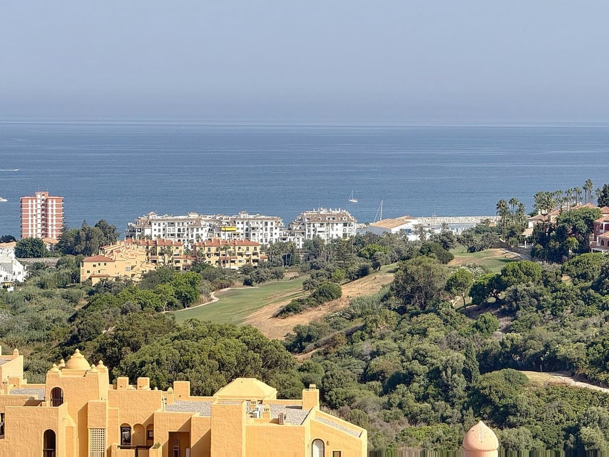 3 bedroom Penthouse for sale in La Duquesa / Puerto de la Duquesa with pool garage - € 510,000 (Ref: 9343511)