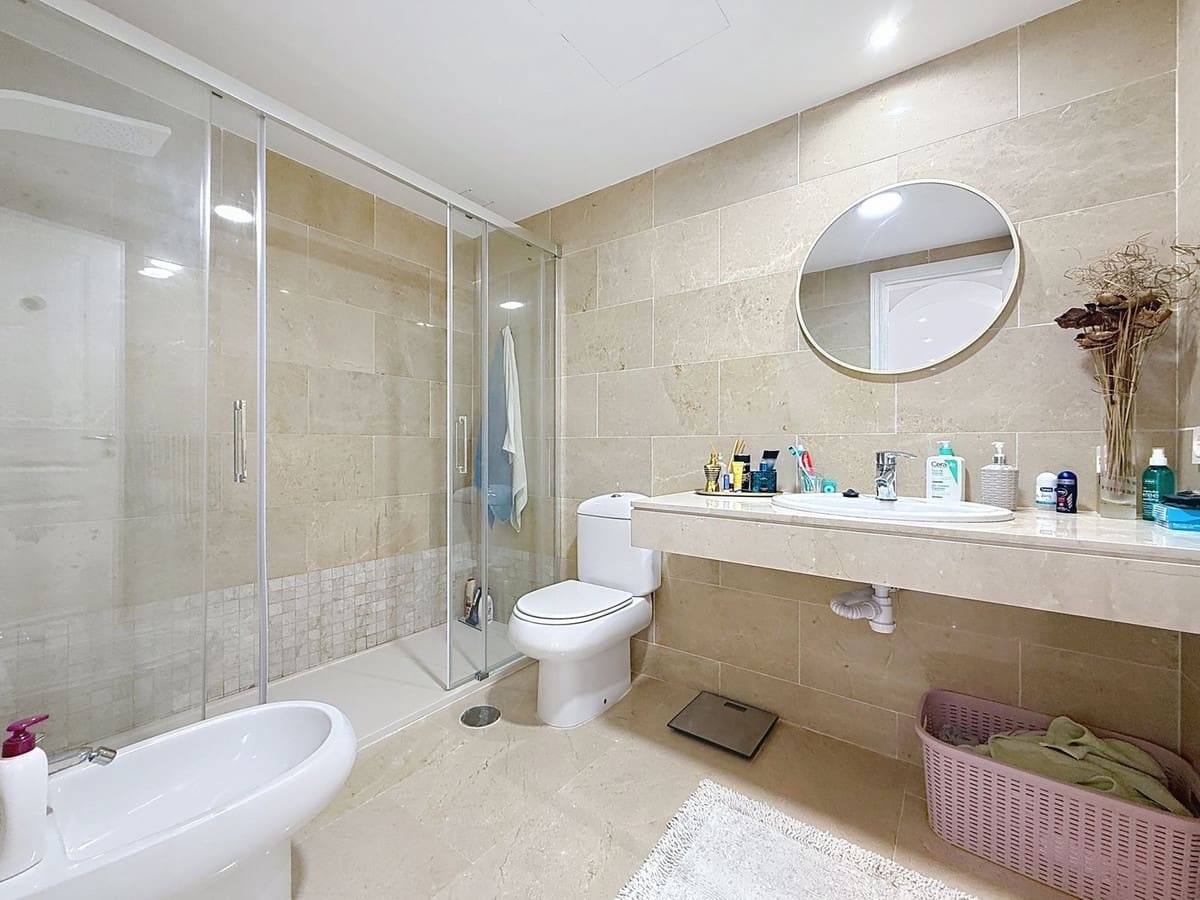 3 bedroom Penthouse for sale in La Duquesa / Puerto de la Duquesa with pool garage - € 510,000 (Ref: 9343511)