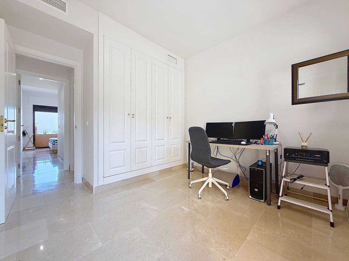 3 bedroom Penthouse for sale in La Duquesa / Puerto de la Duquesa with pool garage - € 510,000 (Ref: 9343511)