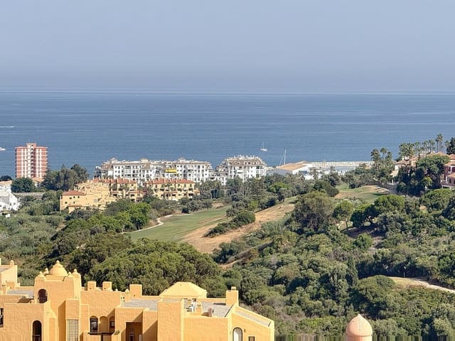 Ático de 3 habitaciones en La Duquesa / Puerto de la Duquesa, Manilva en venta con piscina garaje - 510.000 € (Ref: 9343511)