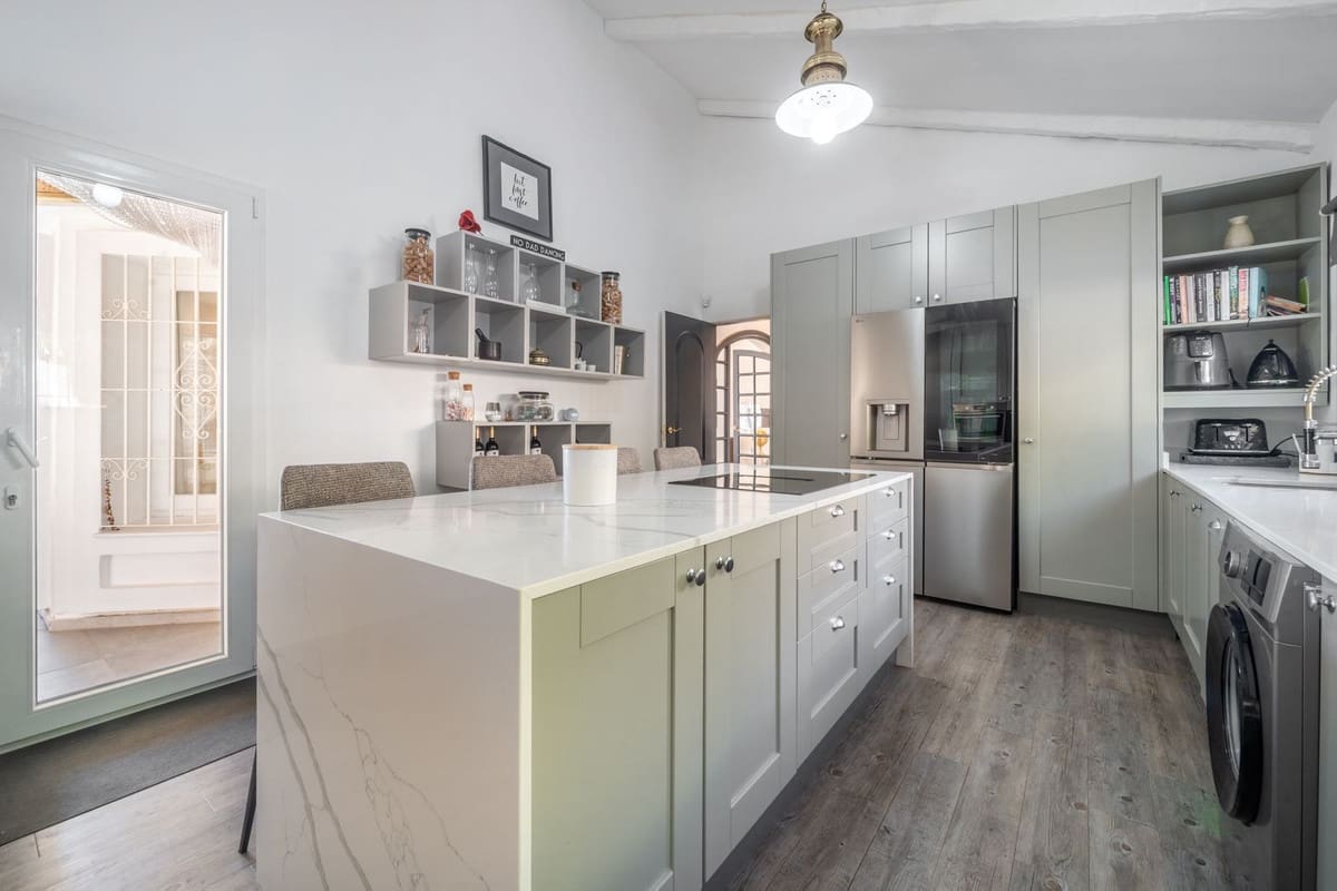 3 sypialnia Willa na sprzedaż w Calahonda z basenem garażem - 995 000 € (Ref: 9343512)