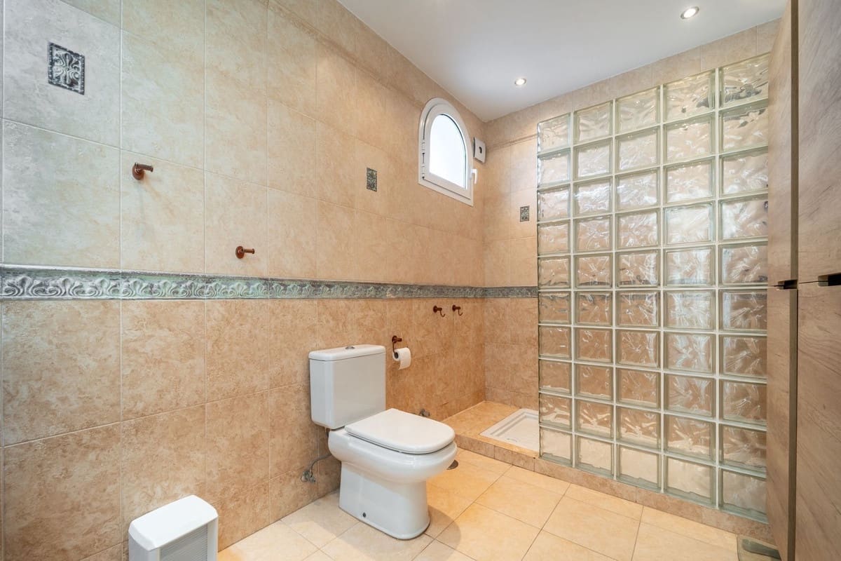 3 sypialnia Willa na sprzedaż w Calahonda z basenem garażem - 995 000 € (Ref: 9343512)