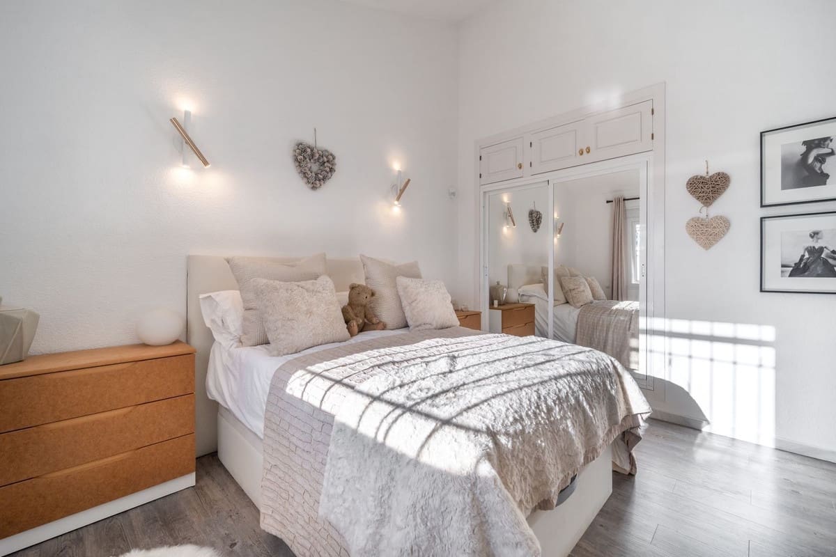 3 sypialnia Willa na sprzedaż w Calahonda z basenem garażem - 995 000 € (Ref: 9343512)