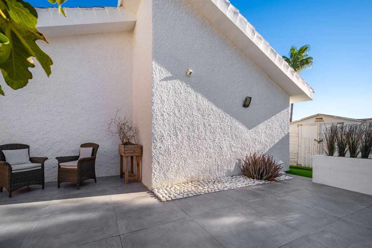 3 sypialnia Willa na sprzedaż w Calahonda z basenem garażem - 995 000 € (Ref: 9343512)