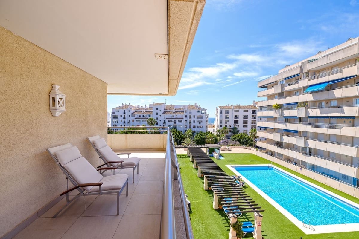 3 soveværelse Lejlighed til salg i Puerto Banus med swimmingpool garage - € 995.000 (Ref: 9343670)