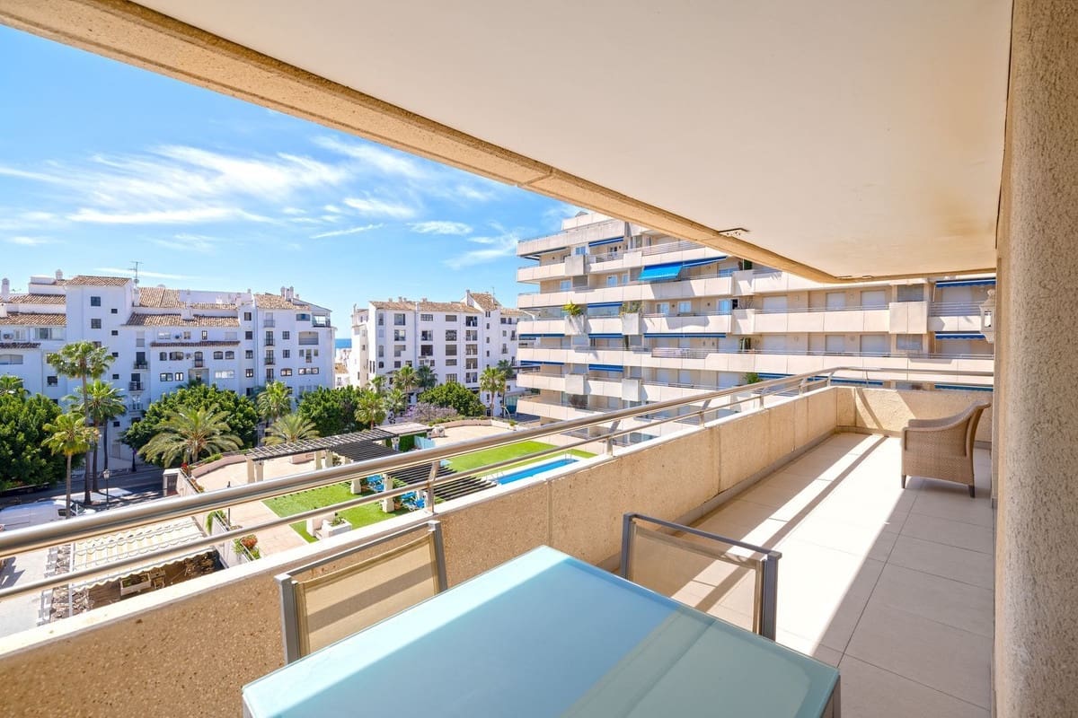 3 soveværelse Lejlighed til salg i Puerto Banus med swimmingpool garage - € 995.000 (Ref: 9343670)