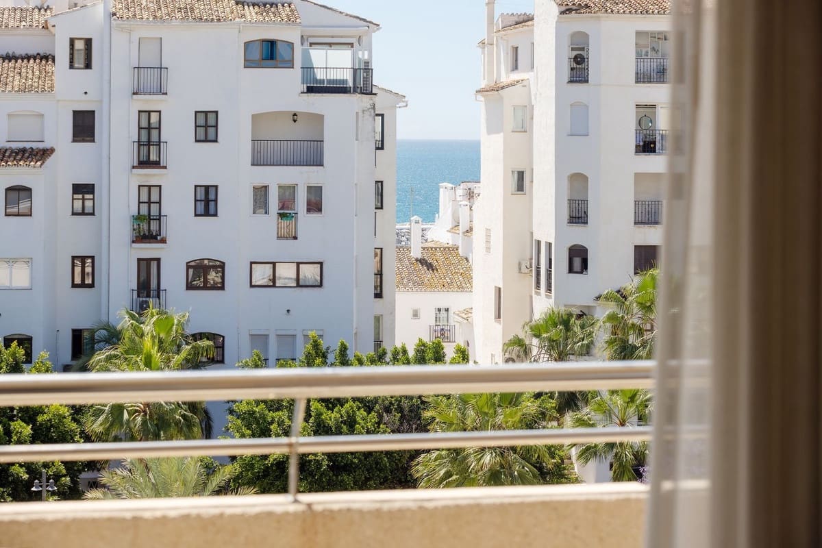 3 soveværelse Lejlighed til salg i Puerto Banus med swimmingpool garage - € 995.000 (Ref: 9343670)