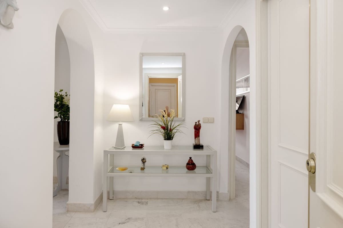 3 soveværelse Lejlighed til salg i Puerto Banus med swimmingpool garage - € 995.000 (Ref: 9343670)