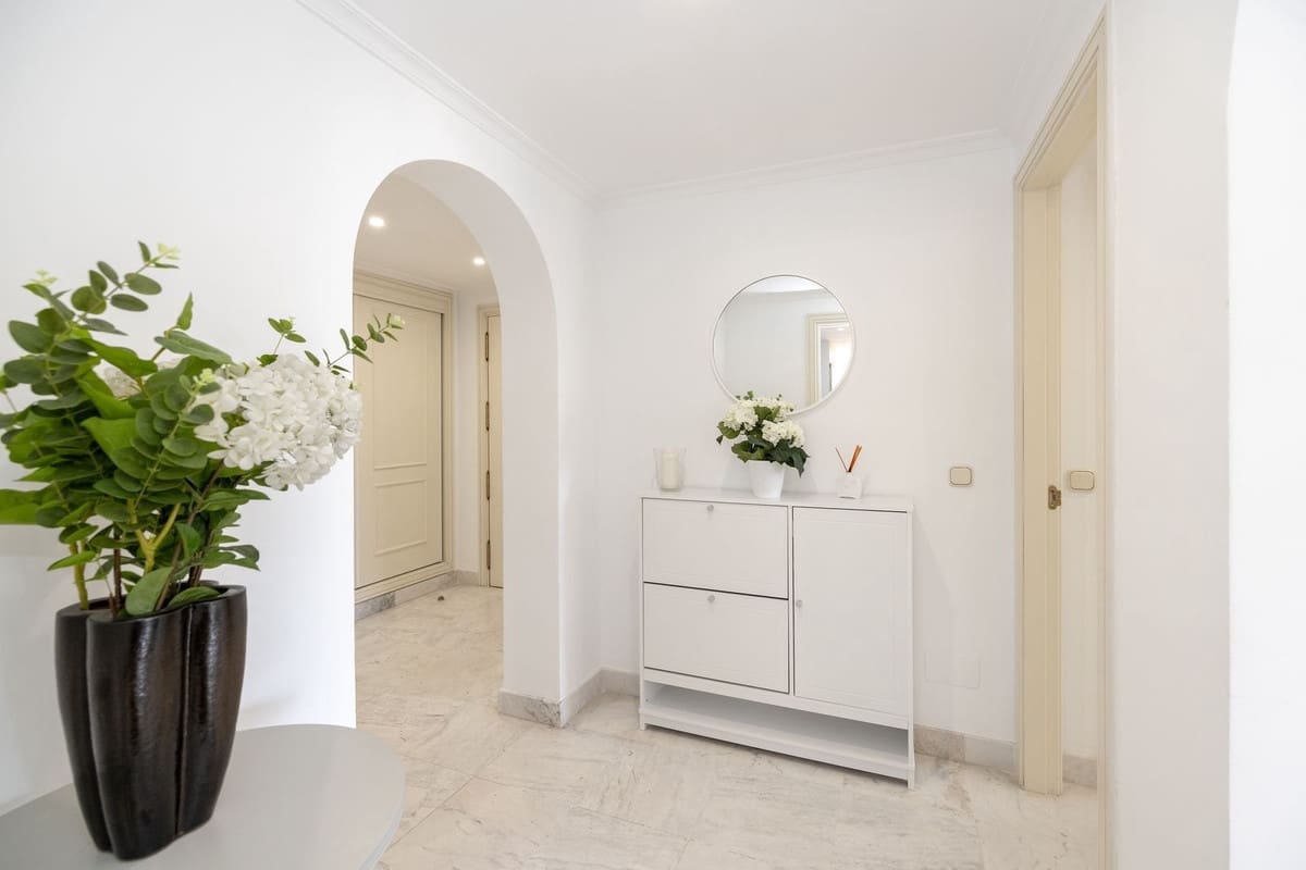 3 soveværelse Lejlighed til salg i Puerto Banus med swimmingpool garage - € 995.000 (Ref: 9343670)