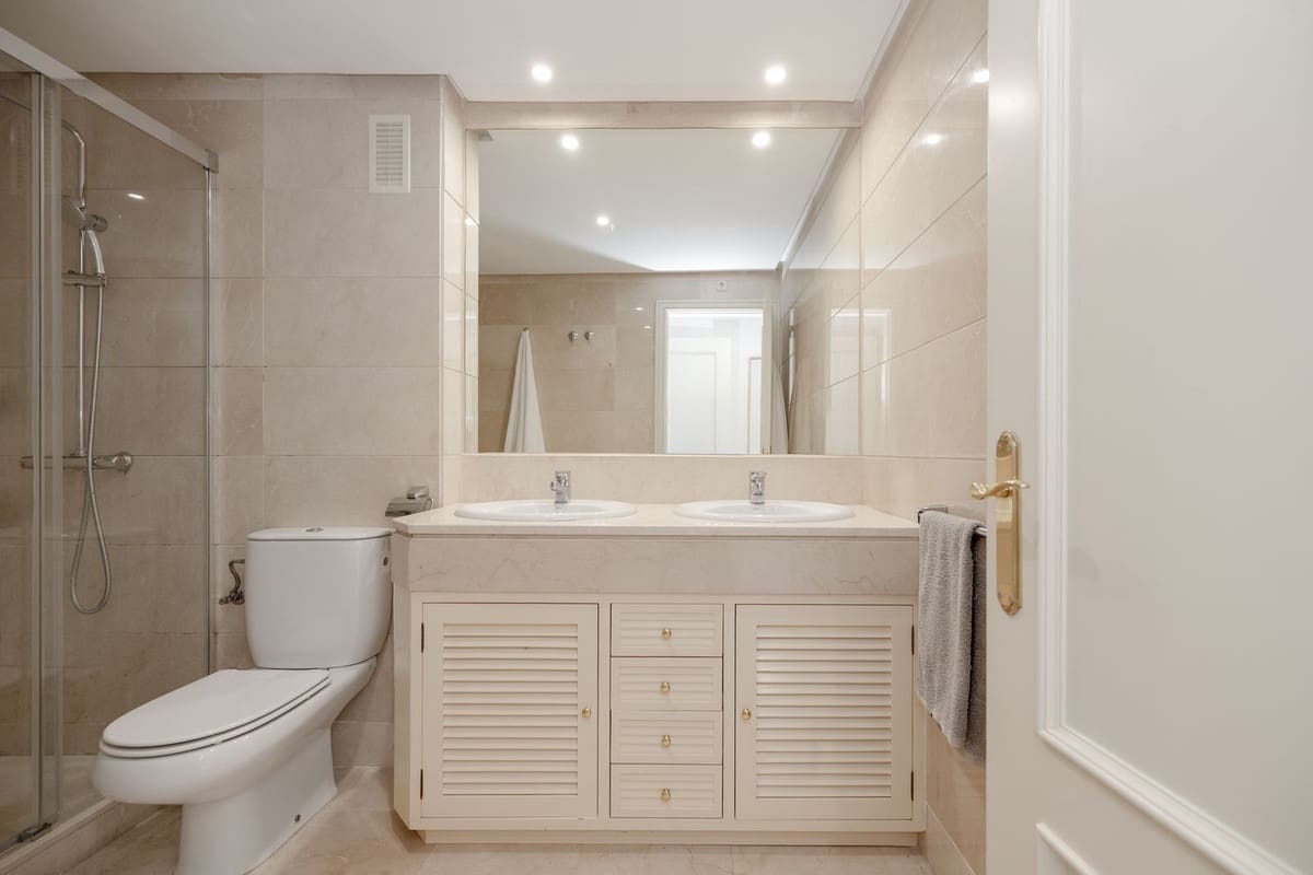 3 soveværelse Lejlighed til salg i Puerto Banus med swimmingpool garage - € 995.000 (Ref: 9343670)