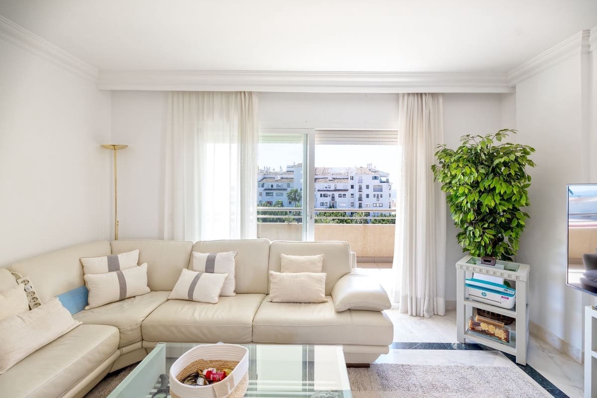 3 bedroom Apartment for sale in Puerto Banus with pool garage - € 995,000 (Ref: 9343670)
