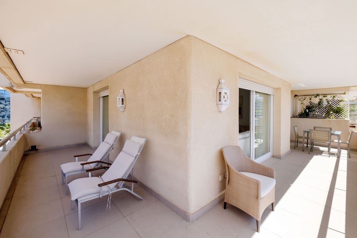 3 bedroom Apartment for sale in Puerto Banus with pool garage - € 995,000 (Ref: 9343670)