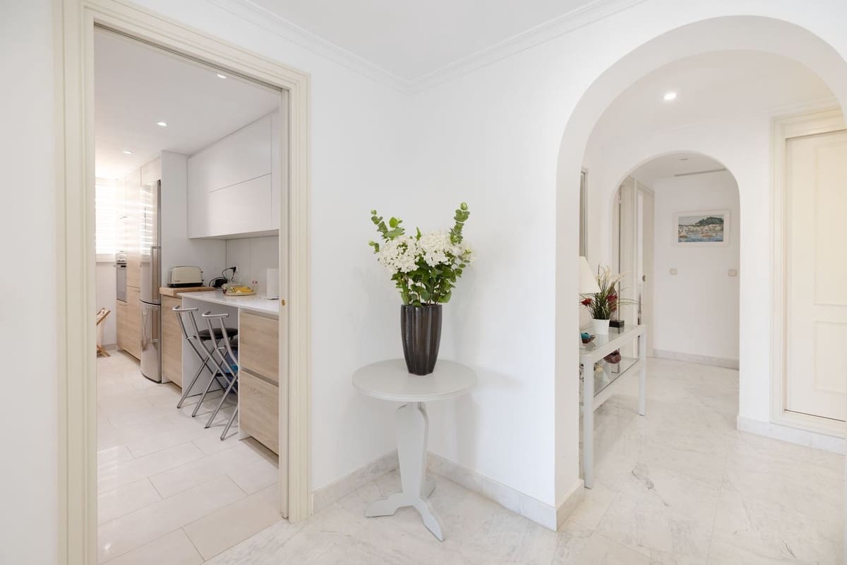 3 bedroom Apartment for sale in Puerto Banus with pool garage - € 995,000 (Ref: 9343670)