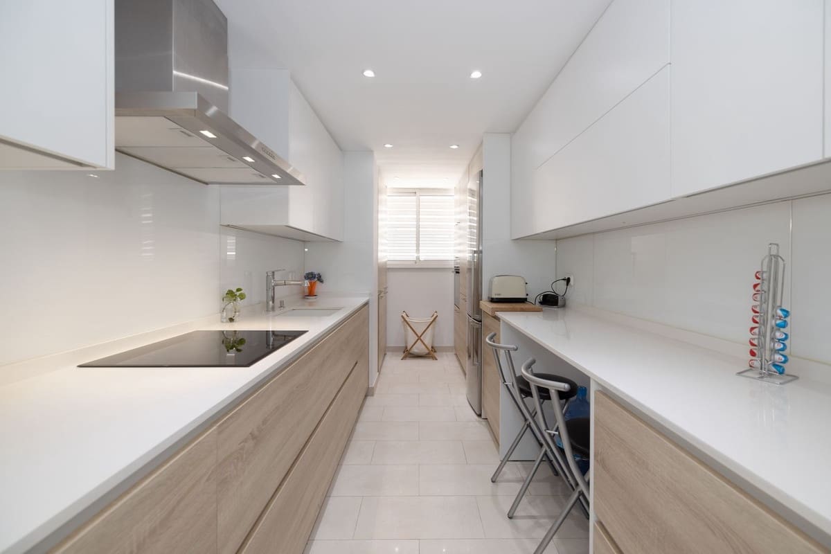 3 bedroom Apartment for sale in Puerto Banus with pool garage - € 995,000 (Ref: 9343670)