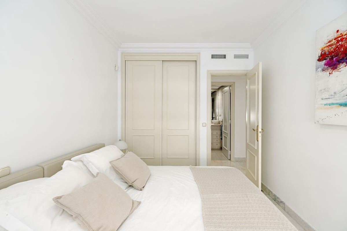 3 bedroom Apartment for sale in Puerto Banus with pool garage - € 995,000 (Ref: 9343670)