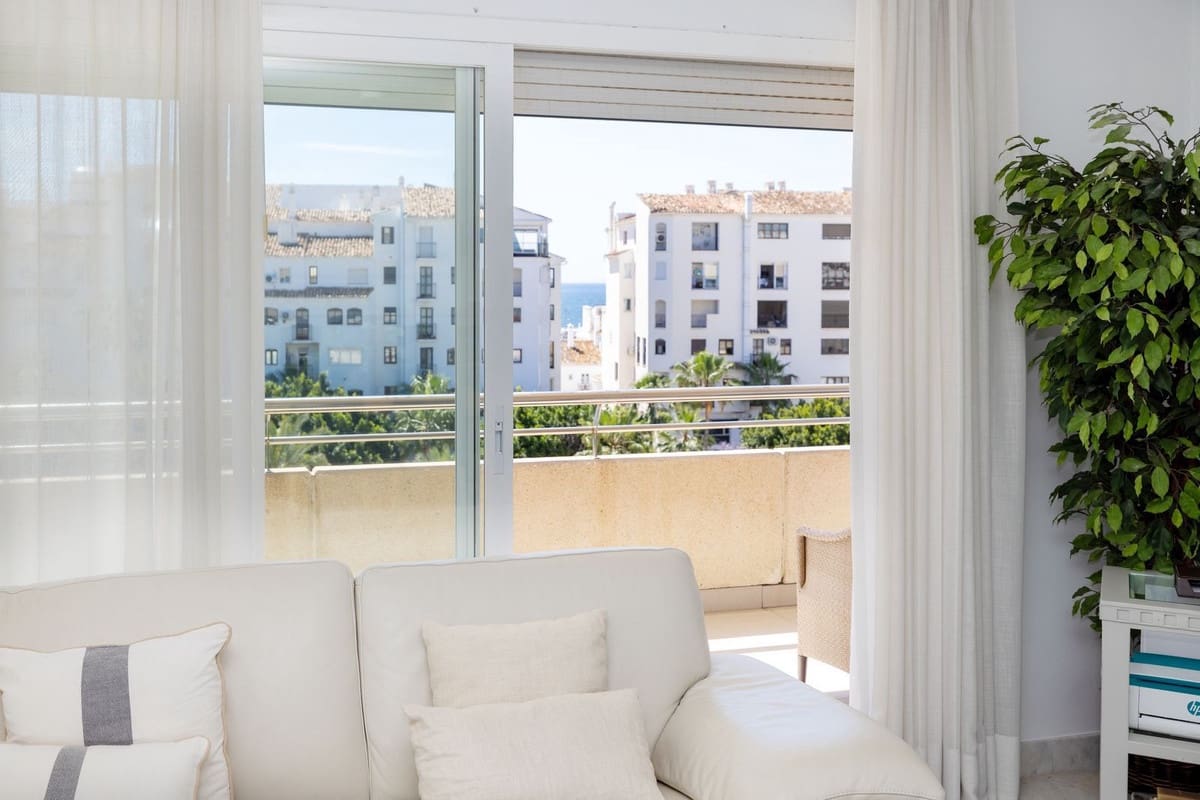 3 soveværelse Lejlighed til salg i Puerto Banus med swimmingpool garage - € 995.000 (Ref: 9343670)