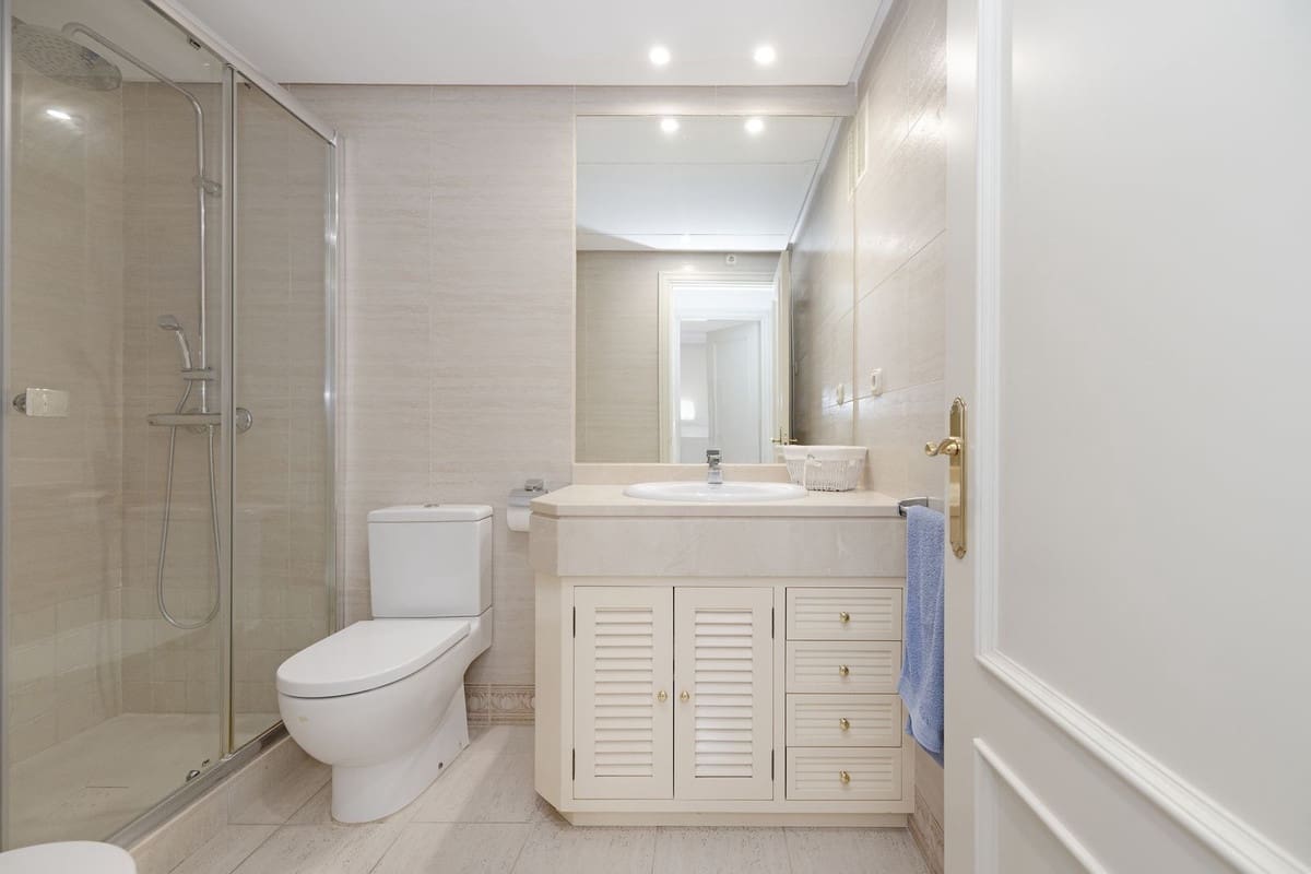 3 soveværelse Lejlighed til salg i Puerto Banus med swimmingpool garage - € 995.000 (Ref: 9343670)