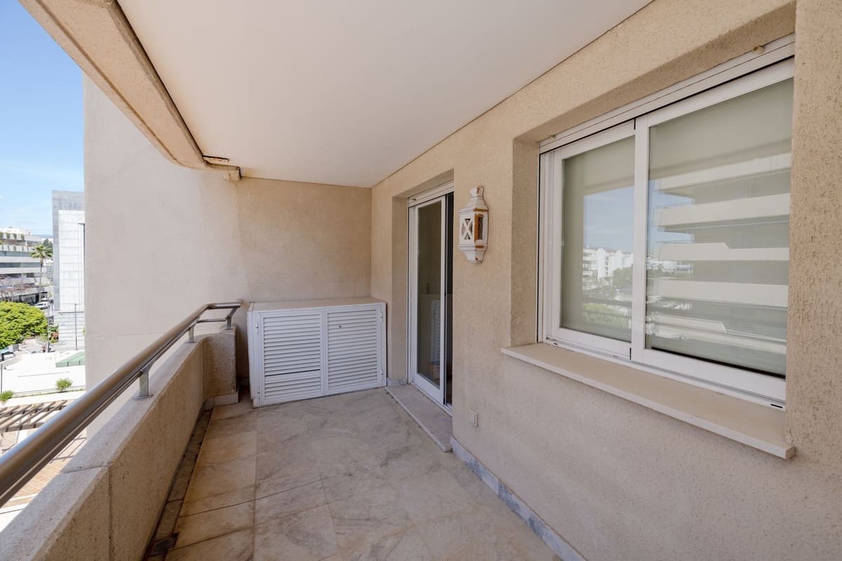 3 soveværelse Lejlighed til salg i Puerto Banus med swimmingpool garage - € 995.000 (Ref: 9343670)