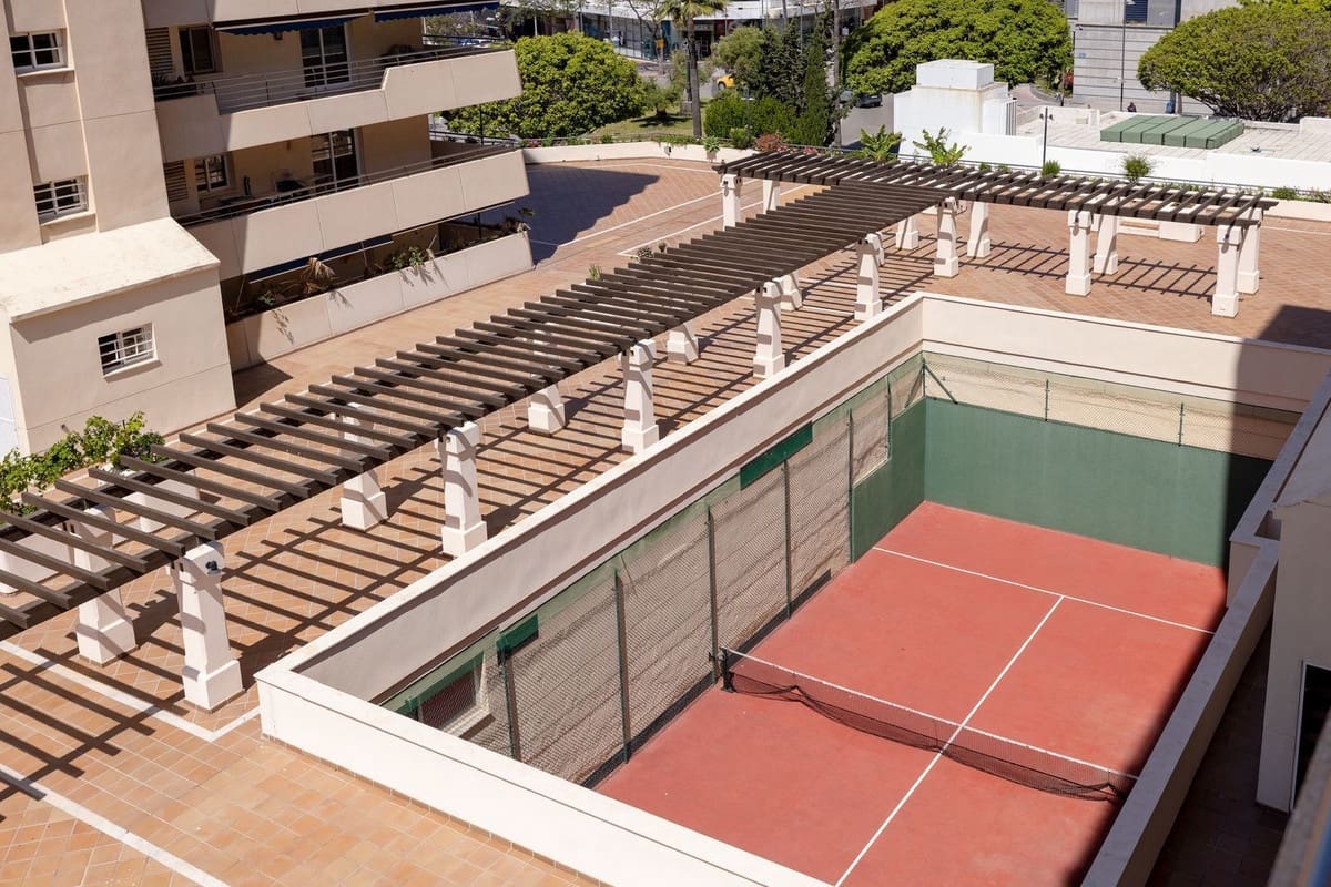 3 soveværelse Lejlighed til salg i Puerto Banus med swimmingpool garage - € 995.000 (Ref: 9343670)
