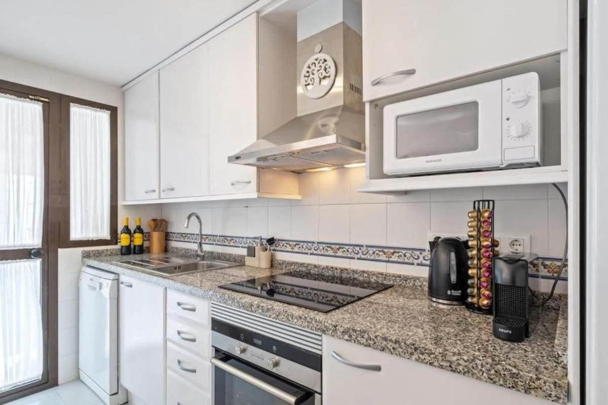 2 sypialnia Apartament na sprzedaż w La Duquesa / Puerto de la Duquesa z basenem garażem - 430 000 € (Ref: 9343672)