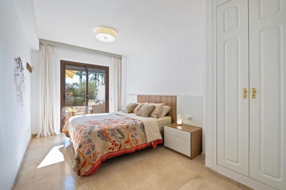 2 sypialnia Apartament na sprzedaż w La Duquesa / Puerto de la Duquesa z basenem garażem - 430 000 € (Ref: 9343672)