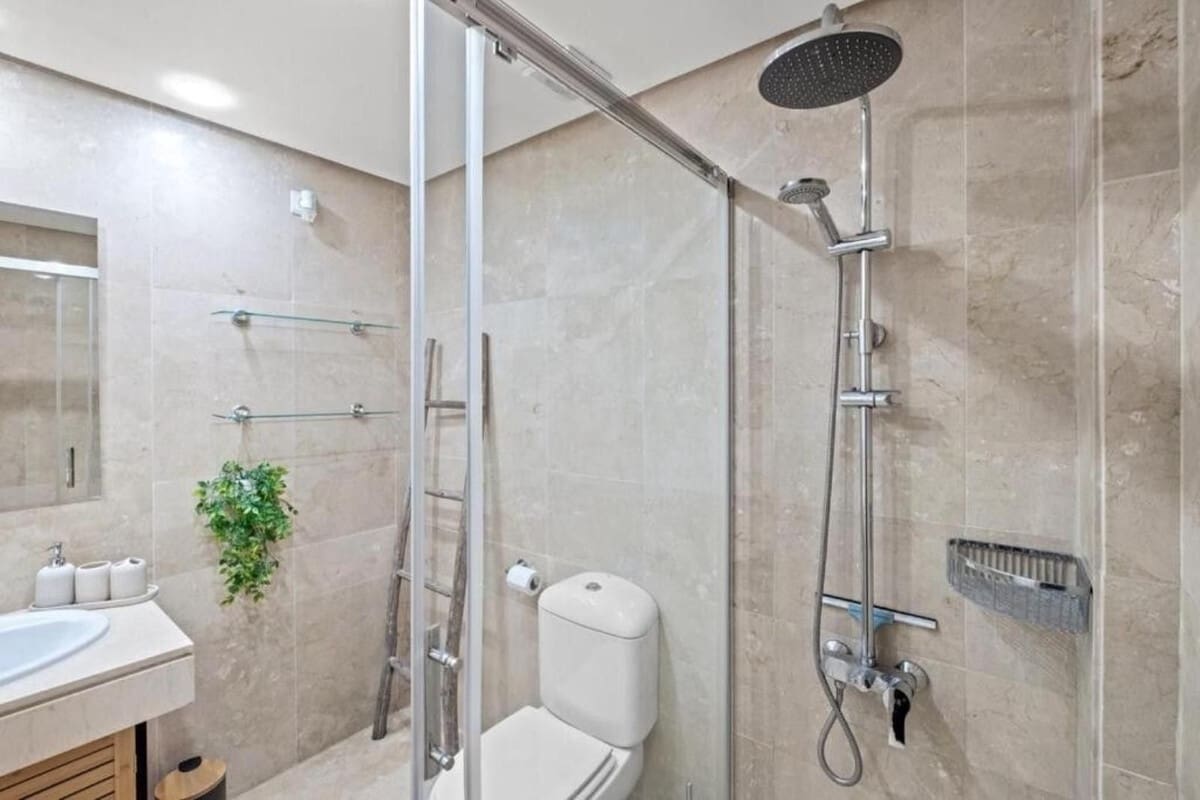 2 sypialnia Apartament na sprzedaż w La Duquesa / Puerto de la Duquesa z basenem garażem - 430 000 € (Ref: 9343672)