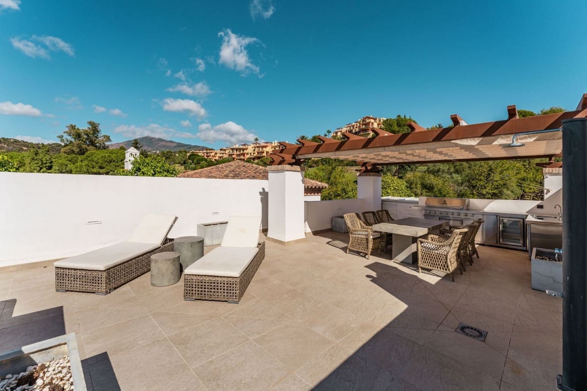 2 slaapkamer Appartement te koop in Los Arqueros met zwembad garage - € 499.000 (Ref: 9345781)