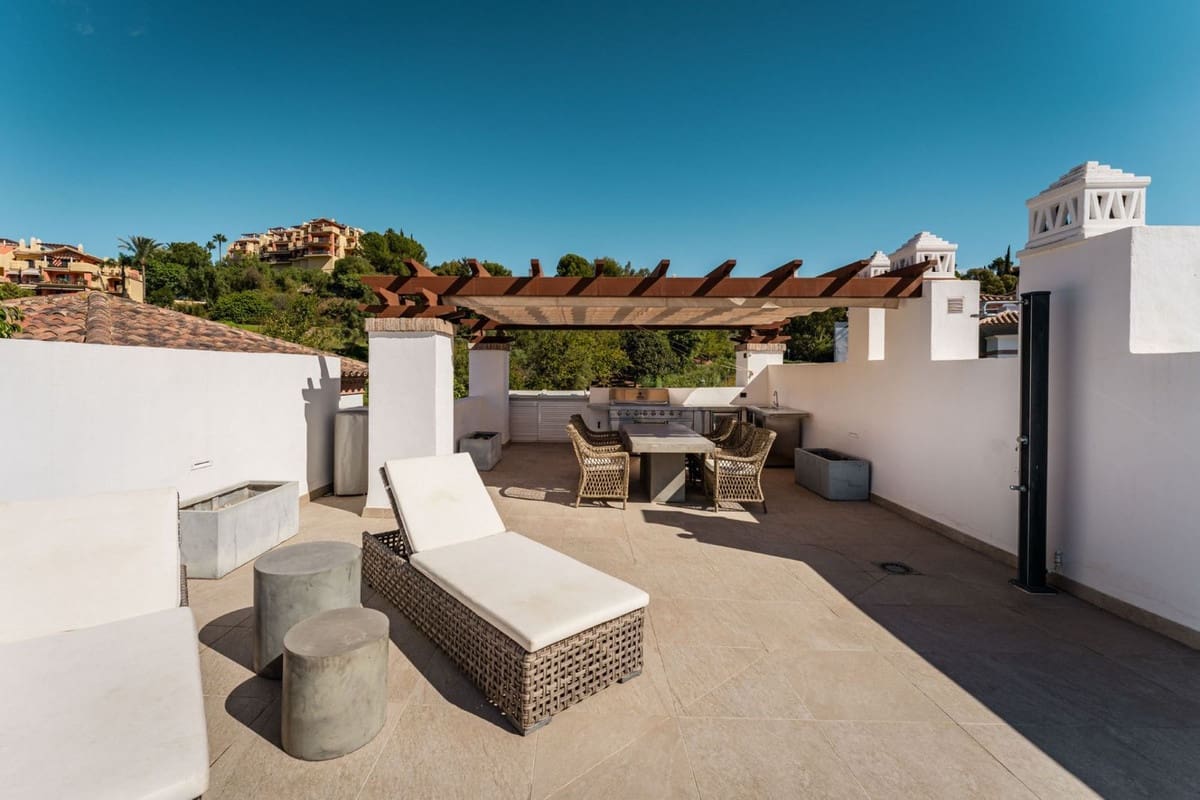 2 slaapkamer Appartement te koop in Los Arqueros met zwembad garage - € 499.000 (Ref: 9345781)