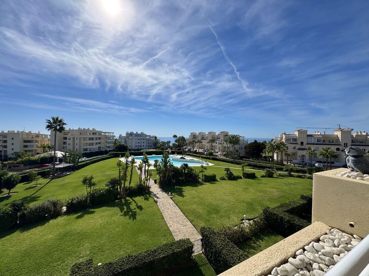 2 soveværelse Lejlighed til salg i Mijas Costa med swimmingpool garage - € 350.000 (Ref: 9345782)