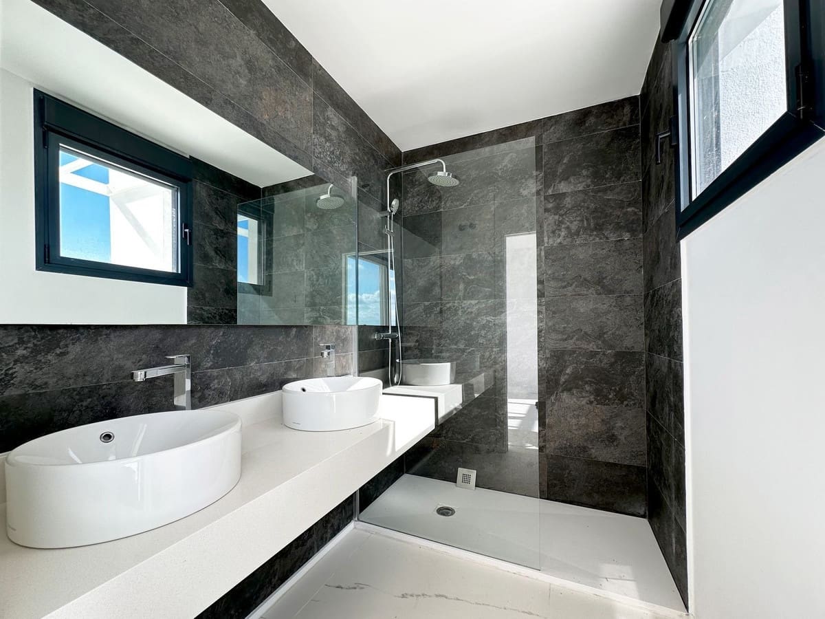 3 soverom Penthouse til salgs i Bahia de Casares med svømmebasseng garasje - € 850 000 (Ref: 9352863)