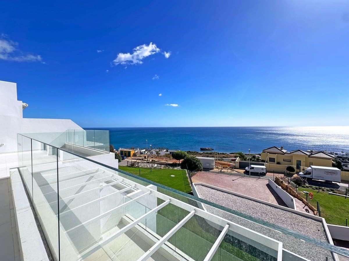 3 soverom Penthouse til salgs i Bahia de Casares med svømmebasseng garasje - € 850 000 (Ref: 9352863)