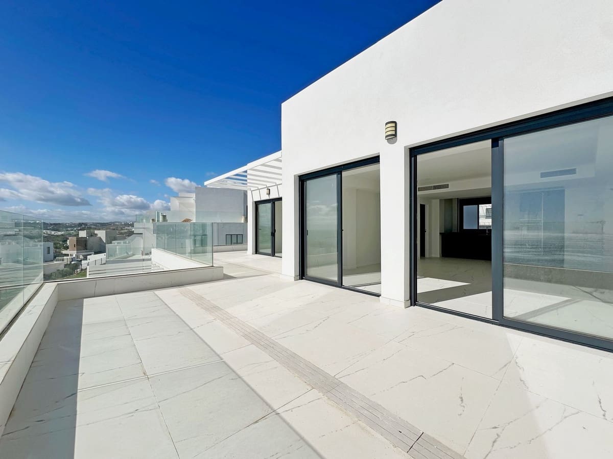 3 bedroom Penthouse for sale in Bahia de Casares with pool garage - € 850,000 (Ref: 9352863)