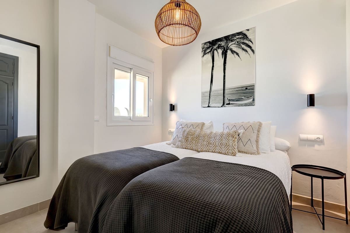 2 sypialnia Apartament na sprzedaż w Estepona z basenem garażem - 975 000 € (Ref: 9352864)