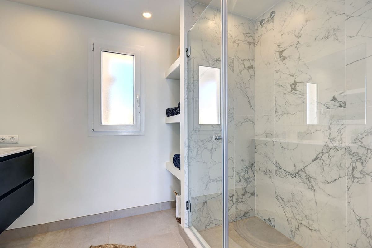 2 sypialnia Apartament na sprzedaż w Estepona z basenem garażem - 975 000 € (Ref: 9352864)