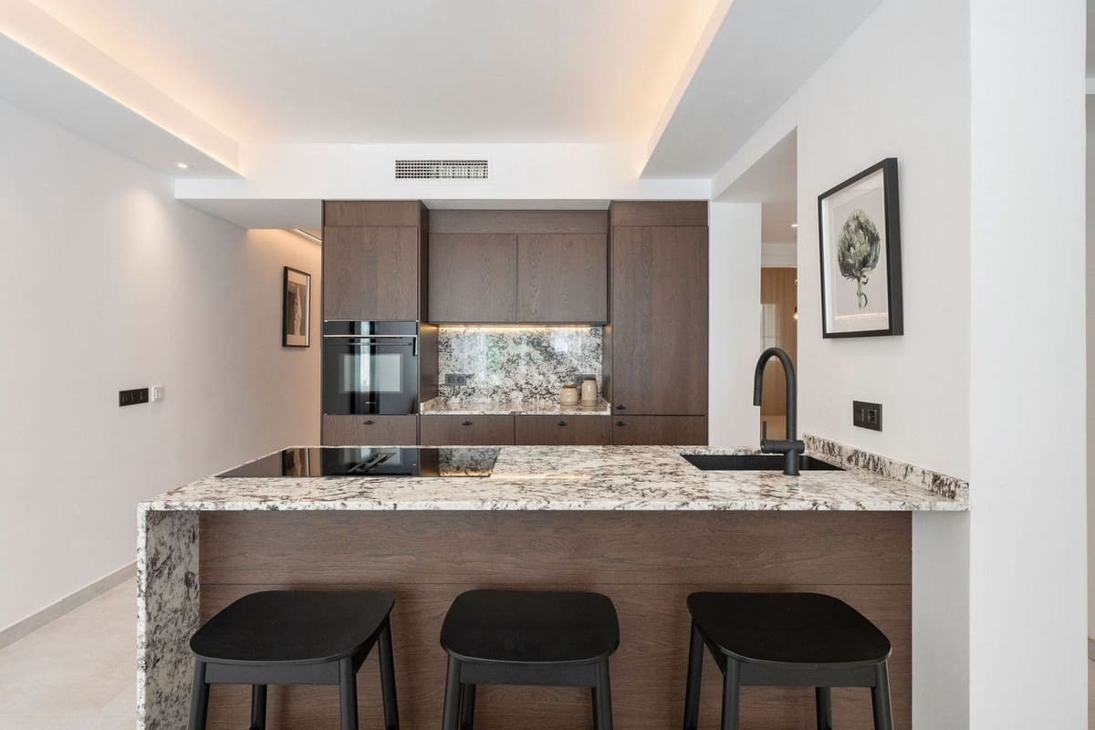 3 sypialnia Apartament na sprzedaż w La Quinta z basenem garażem - 695 000 € (Ref: 9359830)